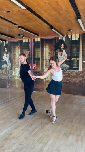 Katarína Štumpfová Instagram - Back on the dancefloor with one and only @tom.antalek 💃 #10monthspostpartum #happymom