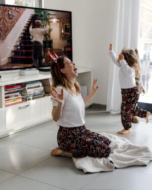 Katarína Štumpfová Instagram - Izabelka je podľa mňa ženská verzia Kevina McCallistera a každým dňom sa o tom presviedčam viac a viac 🙈😂

Ale iné som vám chcela povedať. Na eshope @astratex.czsk nájdeme supercute matchy matchy pyžamká, ako aj iné krásne spodné prádlo pre celú rodinu. A ja mám teraz pre vás zľavový kód. 

S kódom IKATKA20 získate 20% zľavu naúplne všetko (aj zlacnený tovar) do 17.12. Doprava a vrátenie zdarma, platí pre česko aj Slovensko. Ak teda zháňate last minute darček pre celú rodinu, ste na správnej adrese!

#astratexczsk #spolupraca
