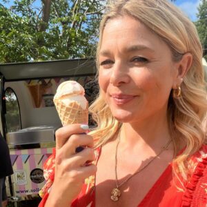 Kate Bryan Instagram - Episode 3 of Sky Arts Landscape Artist of the Year starts now. We sent Tai and Stephen out on the lake, I hope they recited poetry to Bomber’s camera… they looked fairly unsteady at times and I kept thinking of Bridget Jones Diary. 🫣 Sun came out for a wee bit = 🍦 

Tough location but brilliant artists as ever, we love you all so much for being with us. #artaddict #thejudgementals #laoty