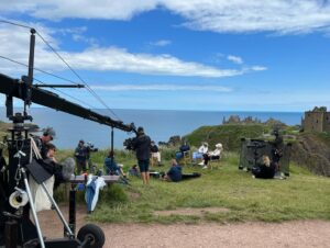 Kate Bryan Instagram - Sky Arts Landscape Artist of the Year is back baby!! 🏔️ 🖼️ 
Episode 1 of season 9 starts tonight at 8pm on Sky Arts 

More glorious artists, wild locations and even Scotland was sunny (when she wanted to be) this year! I love how the audience has grown so beautifully for this show over the last 9 years, meeting you all across the locations as we rock up with all the kit to film is always such a trip. 

#laoty #laoty24 #laotys9 #landscapeartistoftheyear #artaddict #landscapeartist #dunnottarcastle