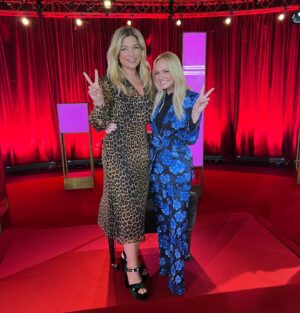 Kate Bryan Instagram - Artists of the World! Spice up your life!!! What a glorious human being @emmaleebunton is, and a perfect sitter for the semi final of Sky Arts Portrait Artist of the Year on tonight. It was a BIG day for so many of us, and all the really hard work was done by our amazing semi finalists. Can’t believe we are nearly ready to unveil our season 10 winner!! 

#portraitartistoftheyear #poaty #paotys10 #paoty23 #babyspice #emmabunton #artaddict #spiceupyourlife