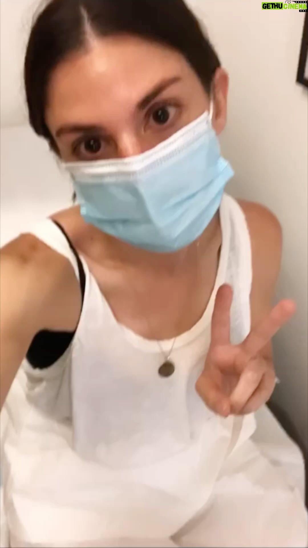 Kate Mansi - 5K Likes - March is Endometriosis Awareness Month so i’m sharing a look into my egg freezing journey a couple years ago. Contrary to what I had heard and made up in my mind, it was far from the experience it’s been painted as. When I was diagnosed with endo back in 2015 I was told to freeze my eggs but was too afraid it would hit my mind/body/spirit too hard with the hormones. If i’m honest, I was sure I’d get fat, lose control my skin and have depression/anxiety through the roof. So I put it off. For YEARS. Until a few yrs ago when I knew my marriage was over - and this was clearly top priority. I froze my eggs at the least ideal time - in Covid, while going through a divorce. And yet, was filled with an immense amount of joy. Comfort and empowerment, but most of all- the gift of deeply seeing what I was capable of, physically and emotionally bc I made a commitment to myself to reframe my narrative around it. I made a funny playlist (which I’ll happily share), filmed myself doing every shot so I felt safe and could show doctors what I did if anything went wrong, had FT with friends lined up for after if I felt like company. People like @mrbuggy @marisa.g.ramirez @shelleyhennig who I knew would help me maintain the humor in it all. The experience was not without challenges, but the strength I gained from them only furthered my connection to myself.
Freezing your eggs, (or anything seemingly daunting for that matter) doesn’t have to be anything more than what you choose to make it.
This song “I am Not Afraid” by @gflip was my MF ANTHEM - feel free to borrow it for your own.
#endometriosisawarenessmonth2024 #endometriosis #endowarrior #iamnotafraid