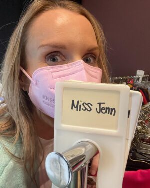 Kate Reinders Instagram - Honeys, I’m home. (Eeeeee! Season three begins!!!)💖🐱💖