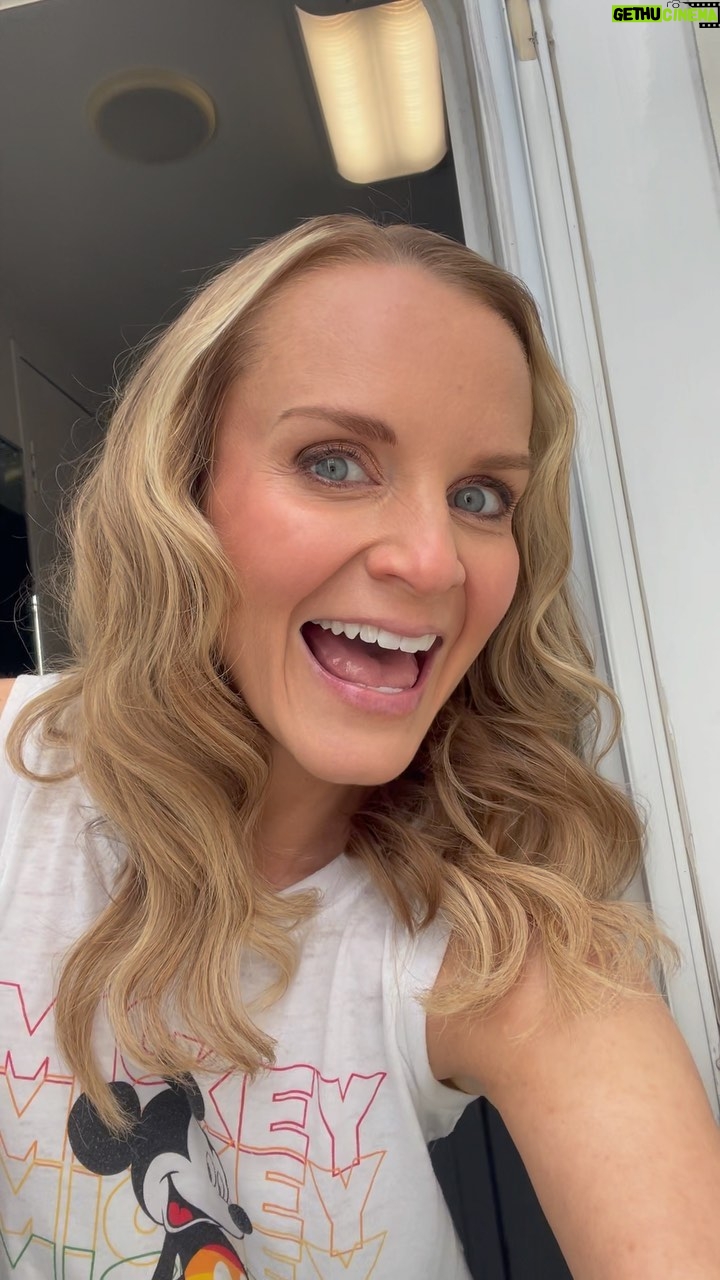 Kate Reinders - 4.8K Likes - Hiiieeee! Come “we-love-musical-theatre-class” zoom with me and my bestie (Broadway’s @slitzsinger!!) on May 1st! There are a few spots left and tons of room to “observe” and Q&A w us after! 💖
Email us a vid of you singing a short song to broadwayprovoice@gmail.com
#reallifemissjenn #iloveteaching #broadwaybesties
