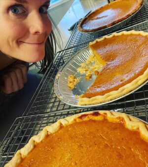 Kate Reinders Instagram - I MADE THREE PIES! (And yes. I already ate some. Yum!)
HAPPY THANKSGIVING EVE! 🧡