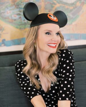 Kate Reinders Instagram - Me watching my kids perform at @disneyd23 . (Ok, me watching them pretty much anywhere, anytime. 💖)