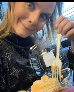 Kate Reinders Instagram - Two words: PUMPKIN. CHEESECAKE.
🧡🍰