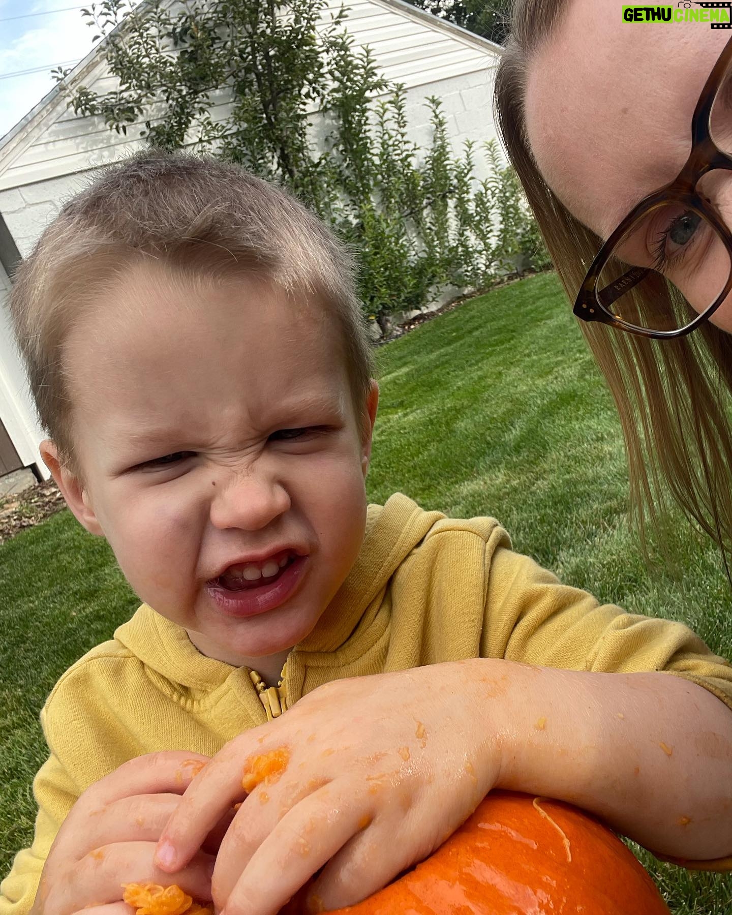 Kate Reinders - 7.7K Likes - May I present: Luke’s “jack-O-lantern face”. In it to win it!
You’ve got one week left to get your pumpkin-in’ on! Have fun! 🧡