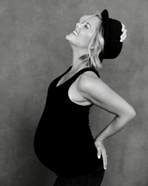 Kate Rockwell Instagram - We thought for a second we were going to meet our little 🎃 last night, but it turned out to be a false alarm, so here’s a picture of me looking very happy to balance out the dark circles under my eyes today 😂🤦🏼‍♀️ #stillpregnant