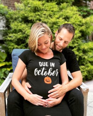 Kate Rockwell Instagram - Halloween has always been our favorite season 🫶🏻🤰🏼🎃

Our little pumpkin is due to arrive in October ❤️💜❤️
