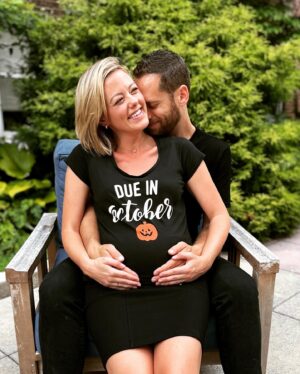 Kate Rockwell Instagram - Halloween has always been our favorite season 🫶🏻🤰🏼🎃

Our little pumpkin is due to arrive in October ❤️💜❤️