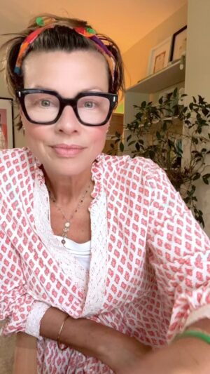 Kate Silverton Instagram - @bbclooknorth have just called to ask me how it feels to know that my books have inspired Tina Cox @staugustinescvastamford to change the school’s behaviour policy to remove shame-based policies and introduce more compassionate inquiry instead … it’s an understatement to say I am THRILLED… it can take great courage to turn ‘old school’ attitudes towards discipline on their head ( discipline should mean to teach and support the student - rather than punish ). Just  as we do not shame a child if they get  sum or spelling wrong - so neither should we shame a child when they make a mistake with their behaviour … children learn best when we model the behaviour we want to see … not demonstrate the behaviour that we don’t. 

You can see the full interview and report on @bbclooknorth tomorrow from 18.30 and on @bbciplayer from 19.05 

🙏🏼

#education 
#behaviour 
#behaviourchange 
#teaching 
#emotions 
#mentalhealth 
#childrensmentalhealth 

#theresnosuchthingasnaughty