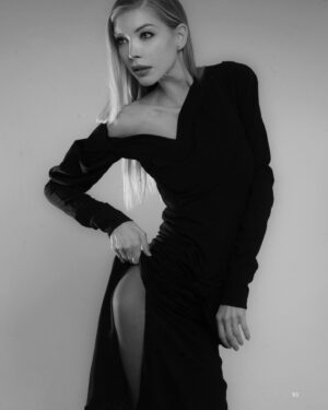 Kate Cast Instagram - Black & white or color...?

I personally have the weakness for black&white pics but at the same time; life is more colorful (every day is different and thing are constantly changing,...) and not as simple as just 🖤 & 🤍