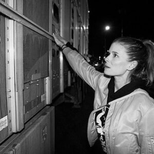 Kate Mara Instagram - Thank you @laanimalsave for inviting us to bear witness at Farmer John Slaughterhouse for the nightly pig vigil. 

📸 by @bobbysud

Visit for more information or starting your own group www.laanimalsave.org
‼️Text PIGS to 66866 to get LA Animal Save vigil details weekly