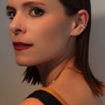 Kate Mara Instagram - 💦Wet shine using @rozhair Willow Glen Treatment oil on earth angel goddess #KateMara