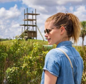 Kate Mara Instagram - We visited a Florida sanctuary with 220  chimps rescued from labs and show business.
They live on 12 islands and get wonderful care 💚
Seeing their joy after what they’ve been through was incredible.
To learn more and support, please consider becoming a member @savethechimps