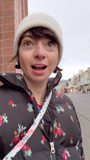 Kate Micucci Instagram - Snow decorations ❄️ @sundanceorg