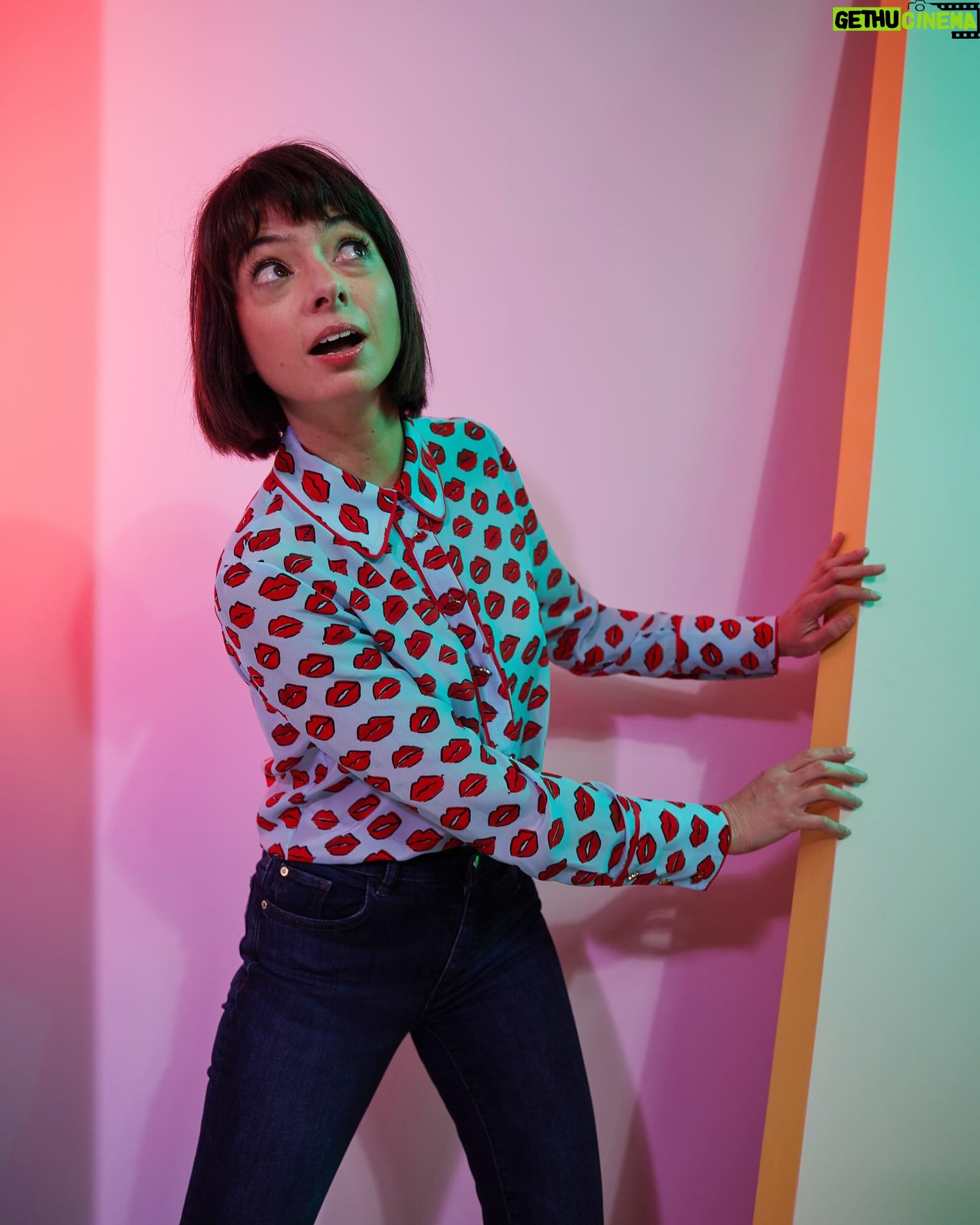 Kate Micucci Instagram - I had a blast at @sxsw! So much fun running around to talk The Bleacher with the team that made this wild movie: @magicsocietypictures @frrriiidddaayy @zeuspictures1. It is always the perfect place to see friends and celebrate movies! π«