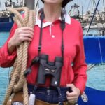Kate Micucci Instagram – My friend @hopejuber reached out to me about making a fun twist on Gilligan’s Island called Gillian’s Island. This was made with the help of her husband (legendary guitarist @laurencejuber) and the always amazing @betsysodaro as The Skipper. Would be a dream to really make this show! #gilligansisland #classictv #skipper #threehourtour