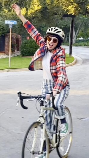 Kate Micucci Instagram - 2 weeks ago, a day before I went in for lung cancer surgery, I was kinda silently freaking out. So to help get my mind off things I called my friends and we made this video for Christmas. It’s for the sped up version You Got A Bike and I think it turned out to be pretty joyful. Thanks to @rawbean720 and @caitlin.gerard for being there for me. I hope this video puts a smile on your face this holiday season. ❤️