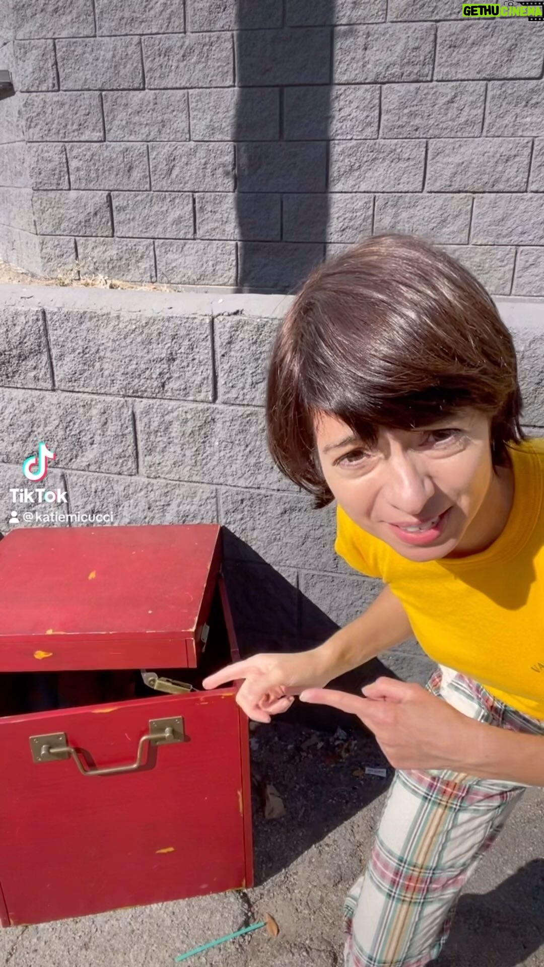 Kate Micucci Instagram - #artistsoninstagram #streetart #trashtotreasure #art