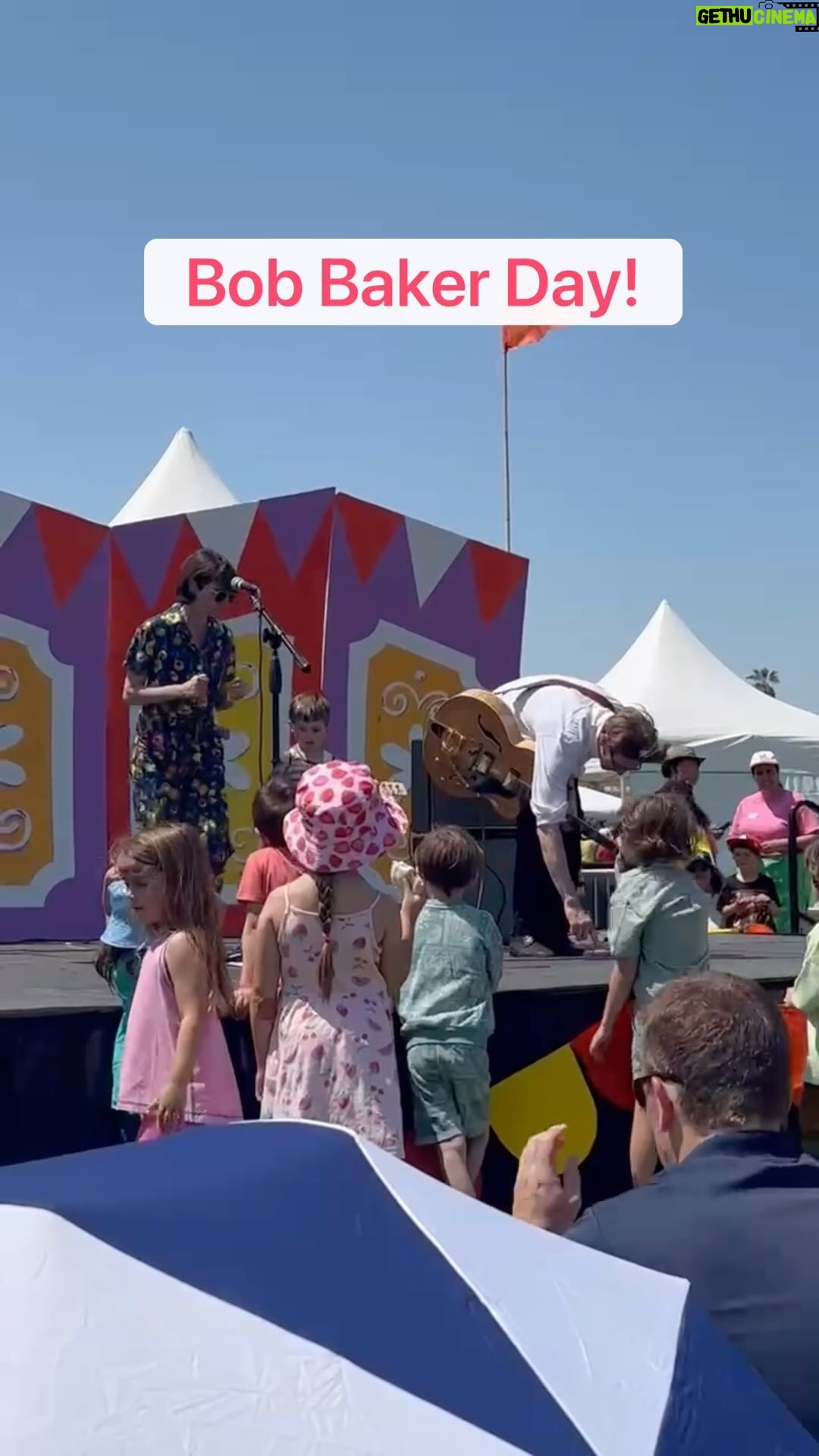 Kate Micucci Instagram - I love hosting the kid’s talent show at Bob Baker Day! We started the show with a song. @bobbakermarionettes