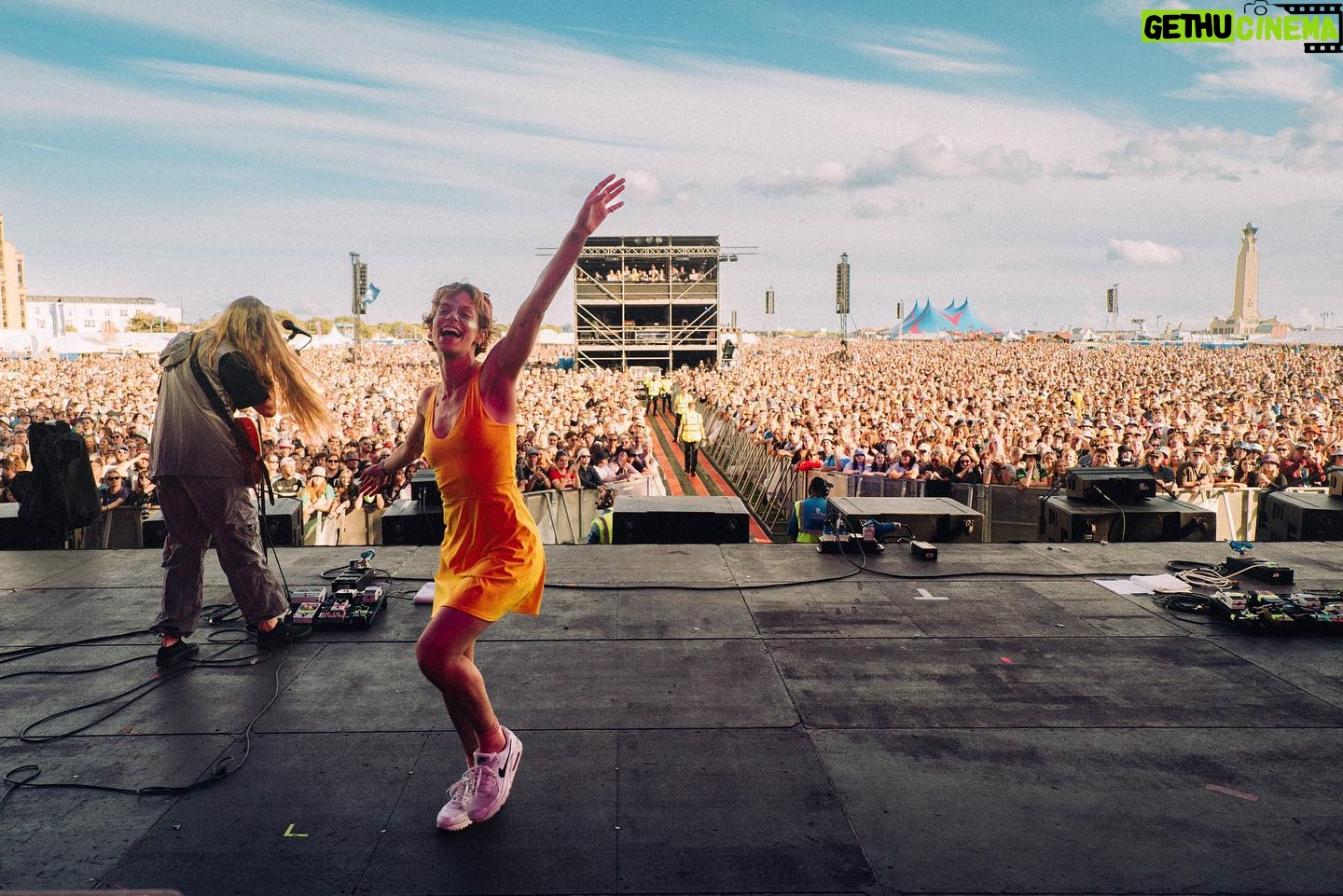 Kate Nash Instagram - What a victorious way to end the summer! Thank you @victoriousfestival 💖 Still coming down from this one. Photos by @dorapaphides hair @thomas.r.silverman make up @gina_blondell