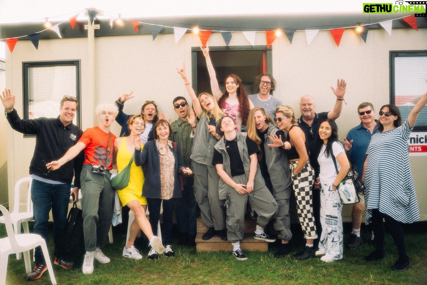 Kate Nash Instagram - What a victorious way to end the summer! Thank you @victoriousfestival 💖 Still coming down from this one. Photos by @dorapaphides hair @thomas.r.silverman make up @gina_blondell