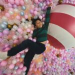 Kate Pang Instagram – 童年只有一次，也不过就短短十多年，全部的时间都坐在书桌前面，真的太可惜了，均衡的发展，快乐的童年，才是孩子应该有的生活。

看看我老公在戏里那虎爸模样，我只能说，还好我爸不是那样啊～～～吓鼠偶了～～

#孺子可教也 
3月23日 9PM 8频道见。

#channel8