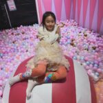 Kate Pang Instagram – 童年只有一次，也不过就短短十多年，全部的时间都坐在书桌前面，真的太可惜了，均衡的发展，快乐的童年，才是孩子应该有的生活。

看看我老公在戏里那虎爸模样，我只能说，还好我爸不是那样啊～～～吓鼠偶了～～

#孺子可教也 
3月23日 9PM 8频道见。

#channel8