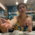 Kate Pang Instagram – 好久没看到爸爸，请哥哥帮我们拍照，没想到他连拍爷爷都敢乱按～～～～😤😤😤

#手机给我拿来 @kandiefamily 
#不专业摄影师