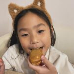Kate Pang Instagram – 巨蟹座♋️真的很居家，每次在廚房裡煮飯，會主動進來幫忙切菜、洗米的都是哥哥，妹妹大部分都是負責貪吃的表情，好啦！今天有幫忙倒一次麵糊，也算有付出，不過能把食物吃完，也是功德一件。

#新好男人 #馨好男人 #adenchen #巨蟹 #cancer #未來媳婦有福了 #請抽號碼牌