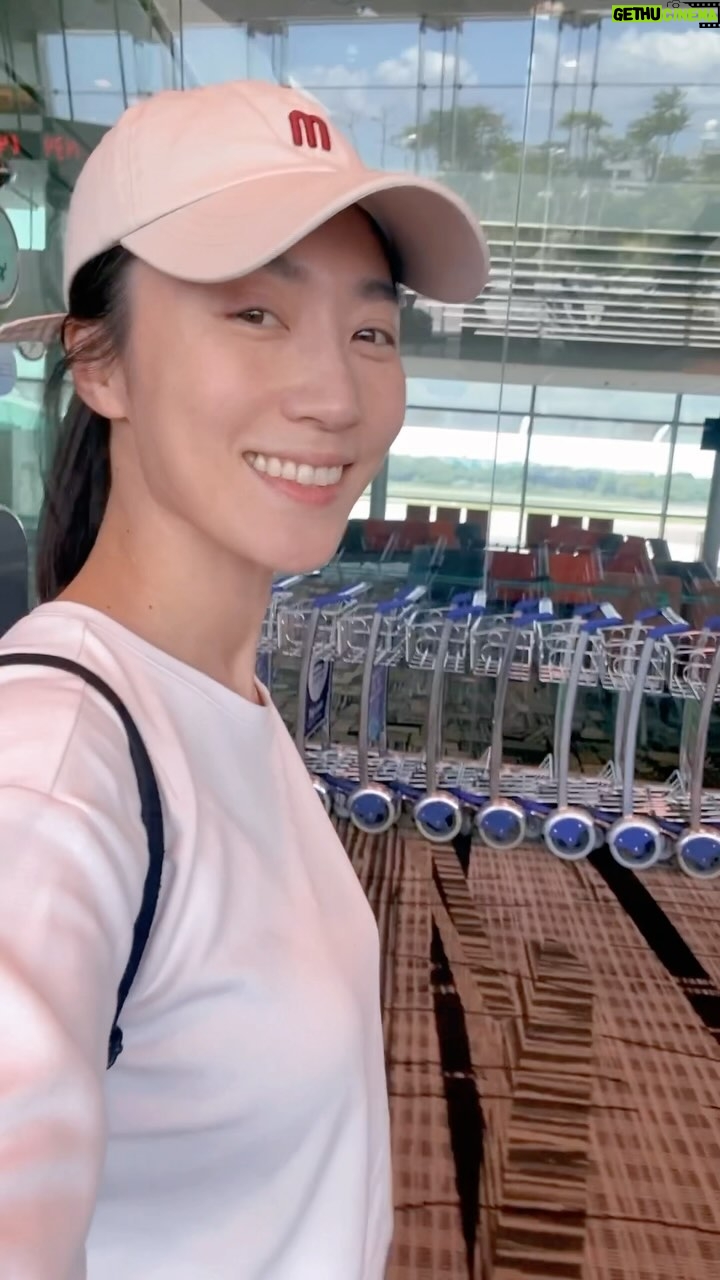 Kate Pang - 1.3K Likes - 好開心又回來新加坡🇸🇬了!聞到香香的機場,心情好好~~~~連廁所都是香的~~~😌😌
我要把所有想念的local food一次吃好吃🈵~~~
#魔鬼魚 #水粿 #laksa #咖喱魚頭 #咖喱菜 #咖喱雞 #蝦醬雞 #烤鸡翅膀 #satay #rotiprata #kopio #tehcsiewdai #吃不完的美食 #新加坡 #singapore🇸🇬 #katepang #蕾馨