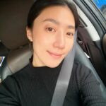 Kate Pang Instagram - 忙碌的媽媽一直擠不出時間去做臉，一聽說有可以同時完成清潔、護膚和加強保濕的最新一代海菲秀Syndeo™療程，這真的太棒了！ 趁著接小孩放學之前的空檔，到越診所來改頭換面一下，療程結束後，看到自己的臉有多髒，真的太療癒了～～～天哪～我是沒有在洗臉嗎？也太恐怖了～～～ 更恐怖的是，我本來已經覺得自己皮膚夠好了，做完療程回家洗臉的時候，我被滑嫩的感覺嚇到，原來我還可以再更上一層樓，整張臉都摸不到顆粒耶！ 醫美級的護膚果然不一樣，上起妝來也超級服貼的，感覺肌膚好水嫩，實在太神奇了。 最新一代海菲秀 Syndeo™為什麼這麼強呢？ #Hydrafacial #海菲秀 有一個「#專利渦漩注入技術」，讓精華液注入肌底的同時，也能讓皮屑、皮脂、殘留底妝等髒污立即脫落，賦予肌膚滋潤與抗氧化防護力。 而新一代海菲秀還 #添加微量胜肽：3道精華液全面升級，更添加微量元素胜肽，能發揮緊緻肌膚的功效。 而且為了確保消費者是真的使用原廠精華液，精華液瓶裡面是有裝設置晶片的！😱😱😱唯有原廠儀器＋原廠精華液才能使儀器運作，確保療程中皆是使用原廠專利備品，是不是很厲害？！ 愛美，但又擠不出時間的朋友，趕快到 @lexcellence888 體驗看看！真的會被自己的好皮膚嚇到喔～～😝😝😝 #越診所 #越醫療美學 #美的事務所 #超越制式 #海菲秀 #HydrafacialSyndeo