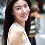 Kate Pang Instagram – 年过四十，真的不得不感受到岁月的无情，感恩现代科技的进步，让我可以每天都保持最佳状态！🙏

最近尝试了 Belotero®️ Revive, XEOMIN®️ 和 Radiesse®️ 的护肤疗程，肌肤真的变得更年轻，实在很快乐啊～～🤩🤩

Belotero®️ Revive 能加强肌肤保湿和光泽度，XEOMIN®️ 里的纯净配方，不但降低免疫反应的风险，更能有效达到表情自然且持久的护理效果。
Radiesse®️ 的长效胶原蛋白能拉提轮廓线，看起来肌肤更年轻健康！

肌肤焕然一新，整个人更自信，每天照镜子都是好心情，现在唯一要担心的就是–老公可能会很没有安全感～～～～😝😝😝

感谢 @jlaserclinic 和 @drjngiam 的专业护理，Dr. Ngiam真的很棒！我的每一个肌肤问题，他都能迎刃而解，不管我问多少问题，他都解说的非常详细又很有耐心，护理过程也超级温柔跟仔细，让我可以很安心的把整个人交给他呢！😉

#MerzAesthetics #ConfidencetoBe #RegenerativeAesthetics