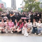 Kate Pang Instagram – 實在非常榮幸可以主持 #未來少女 裡面顏值最高的學霸美少女團體 #黑曜精靈 TWI-LIGHT暮後紀實寫真冊簽書會，能歌善舞又可愛的精靈，真的很難不讓人愛內～🤩🤩🤩

活動當天盛況空前，還有前一天從中南部上來的朋友，一大早就在活動現場等，真的好有心，美麗的精靈也很寵粉，雖然天氣超冷，每個人衣服都很單薄，但全程都保持專業和笑容，耐心的跟粉絲一一拍照，還精心準備了白色情人節禮物給粉絲，這個白色情人節，真的充滿粉紅泡泡了啦～～～

簽名會後，女兒也買了一本寫真書，但害羞不敢找姐姐們簽名，幸好寫真書裡面還有附簽名小卡，女兒高興的收進她最愛的粉紅小馬包包珍藏，然後從現場到回家，整路都在看姐姐們的倩影，在車上也說要聽 「Copy paste」，真的鐵粉來的～～～

女兒好愛黑曜精靈，趁機會跟她說，每個姐姐除了會唱歌跳舞，功課也都顧的很好，要跟她們學習，才能像她們一樣棒喔！

btw，我混在裡面毫無違和耶～～😆😆😆好啦！我是黑山老妖～～～lol～～

#黑曜精靈 @ss_ent_official_ 
#能文能舞 #才藝雙全 #品學兼優的偶像 #未來無可限量 #期待更多作品 
#katepang #host #簽書會 #eelin @eelinofficial