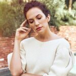Kate Siegel Instagram – question: do you pee in the pool or are you a liar?

 📸 @michaelduenas