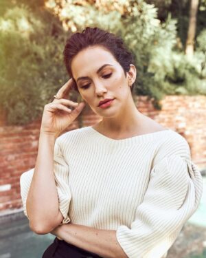 Kate Siegel Instagram - question: do you pee in the pool or are you a liar?

 📸 @michaelduenas