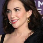 Kate Siegel Instagram – (Tap for tags) 

👗 vintage Galliano 
🧥Magda Butrym
💇🏻‍♀️Mandy Lyons
💋Judy Chin
💎 Title of Work

It really takes a village, and I’m lucky to be surround by the best.