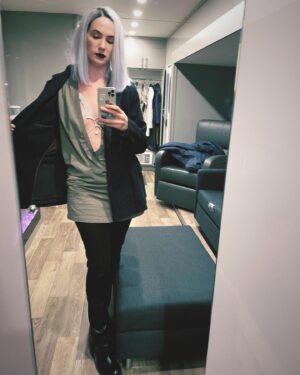 Kate Siegel Instagram - Oh you like unseen Camille looks?

#thefallofthehouseofusher