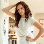 Kate Siegel Instagram - for a good hair day, make sure your sacrificial lamb has no sulfides or silicones