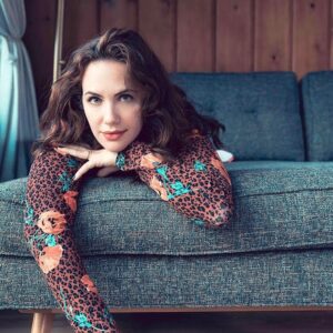 Kate Siegel Instagram - Haunting Of My Couch