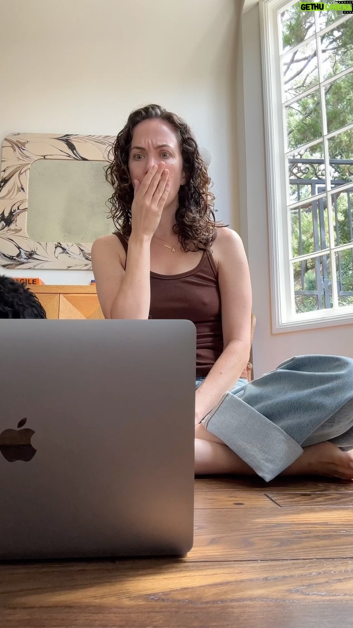 Kate Siegel Instagram - The work I put in to remain the queen of your screams.⠀ ⠀ ⠀ ⠀ ⠀ ⠀ ⠀ #ScreamQueen #QueenOfScreams #katesiegel #horrorgeek #horrorqueen #screamforme