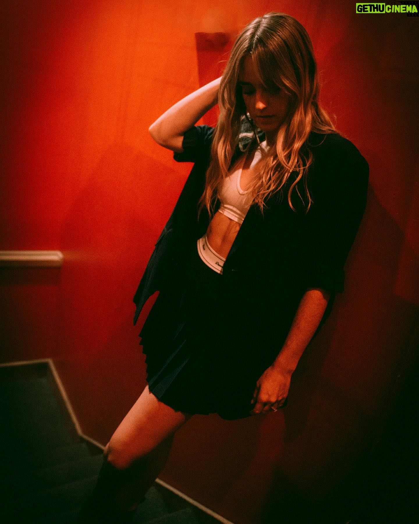 Katelyn Tarver Instagram - That’s a wrap on this leg of the Compliments Only tour. What a beautiful experience. Can’t thank all of you enough for coming out to these shows and making my first headlining tour such a success. It’s been overwhelming to try and process (going through all my gifts slide 4 😭) but mostly it’s just gotten me excited to keep going! UK/Europe in November let’s goooooo! Love you all so much!
