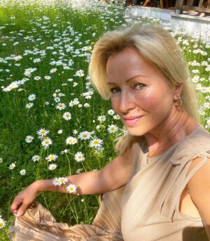 Kateřina Brožová Instagram - Moje kopretiny na zahradě jako každý rok…🌞