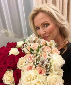 Kateřina Brožová Instagram - Kytičky z premiery Bídníků🌺🌸děkuji