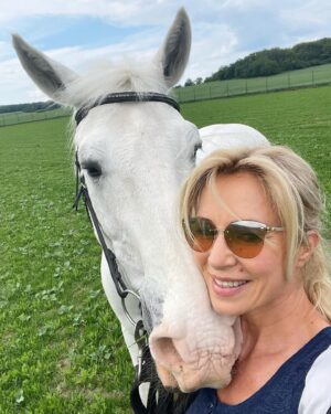 Kateřina Brožová Instagram - Krásný den…🙋‍♀️😁