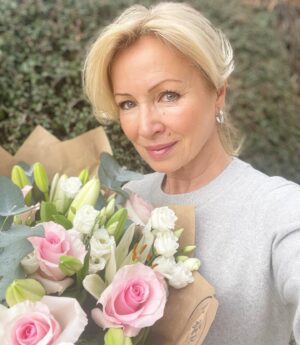 Kateřina Brožová Instagram - Kytička k MDŽ od mojí holčičky🌸