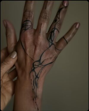 Kateřina Hrachovcová Instagram - Lenky .ink

#freehandtattoo #tattoo ritual line love