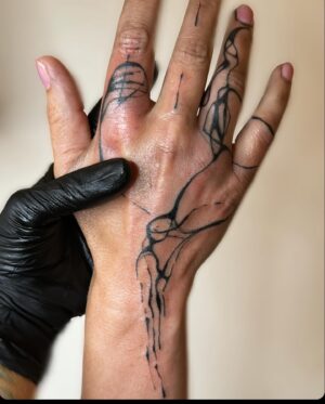 Kateřina Hrachovcová Instagram - Lenky .ink

#freehandtattoo #tattoo ritual line love